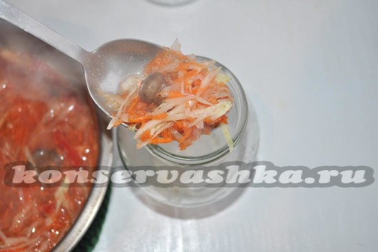 разложите в банки