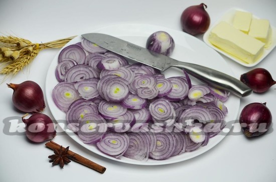 Нарезать лук кольцами