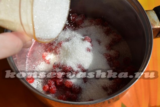 всыпьте оставшийся сахар