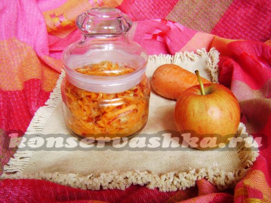 Сладкий салат из моркови с яблоками на зиму