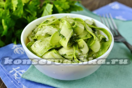 Маринованные кабачки слайсами
