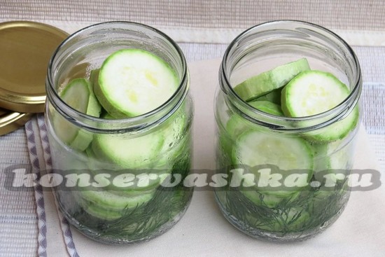 Ложим в банки кабачки