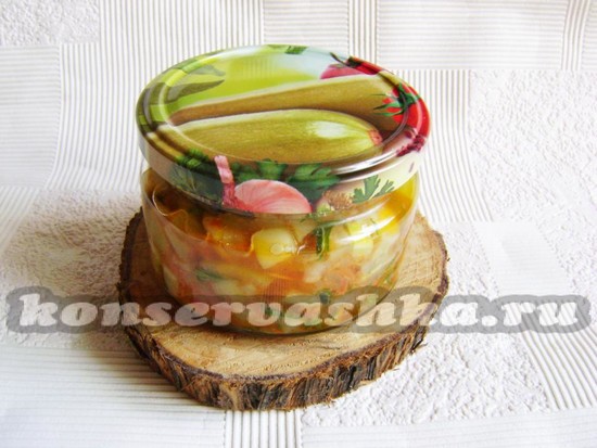 закатываем банки крышками