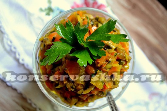 Икра из цукини и шампиньонов.