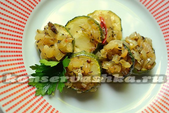 Пряные цукини в масле.