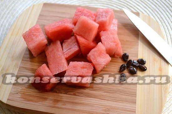 арбуз порезать кубиками