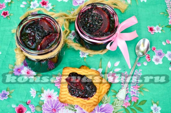 варенье разливаем по банкам, закрываем крышками