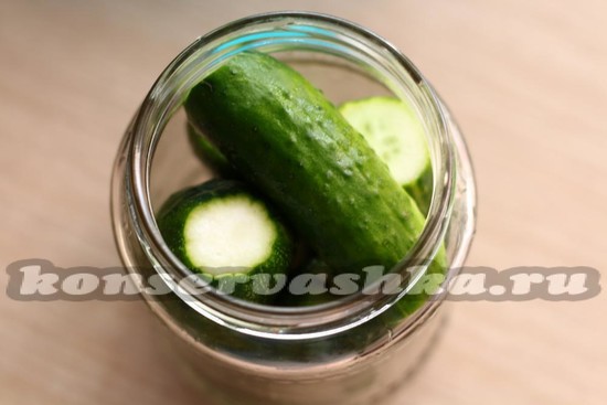 Уложить огурцы