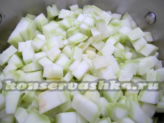 Кабачки нарезаны