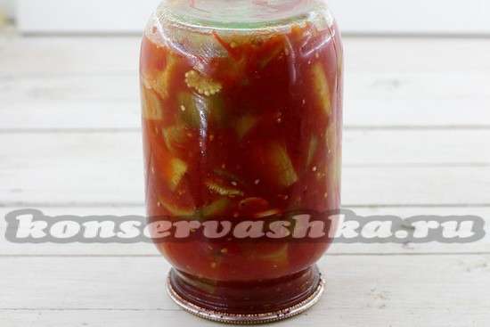закатываем банки крышками