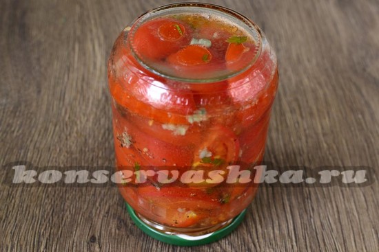 закатываем банки крышками