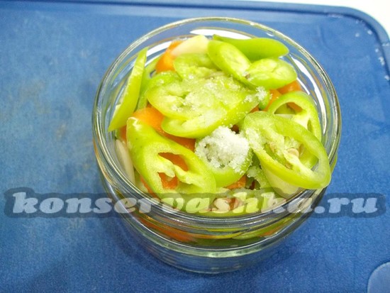 Овощи залиты уксусом