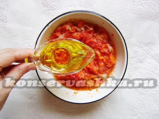 влить масло