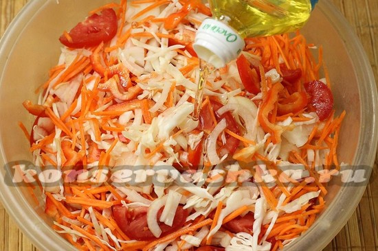 вливаем масло и уксу