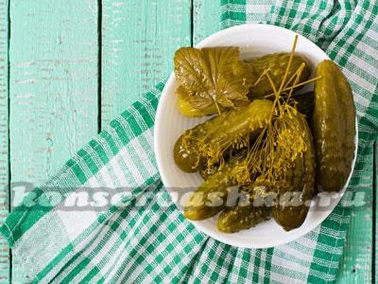 Огурцы соленые на зиму, хрустящие в банках: сколько соли на 1 литр воды