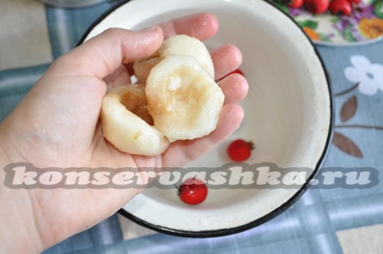 нарежьте груши