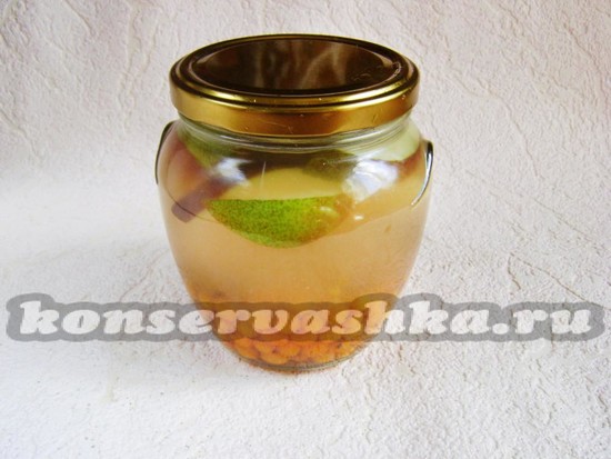 закатываем банки крышками