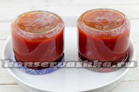 закатываем банки крышками