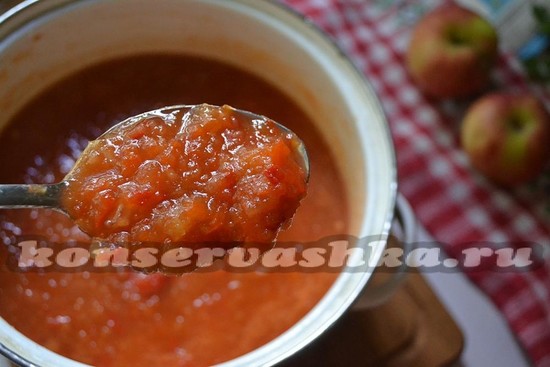 Соус с кусочками яблок и перца