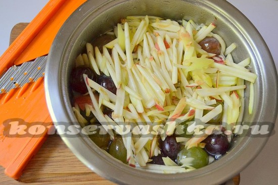 Залить фрукты сиропом