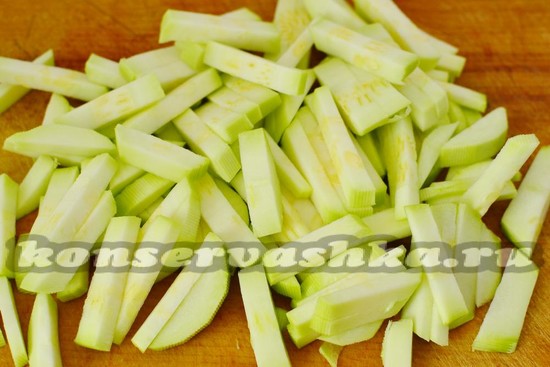 Кабачки нарезать