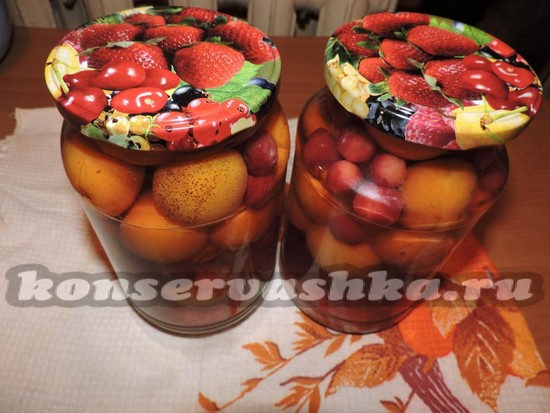 закатываем банки крышками