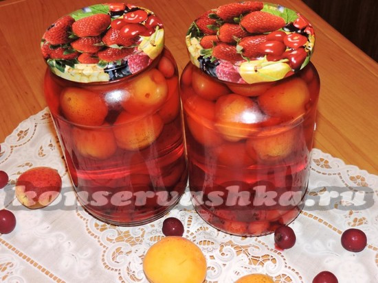 Компот из абрикосов и вишни