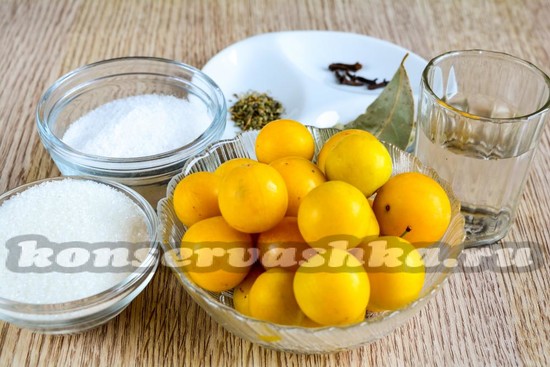 Ингредиенты для алычи как оливки на зиму