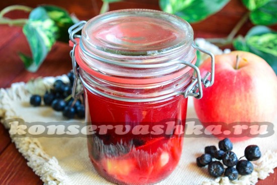 Закупориваем банки с компотом