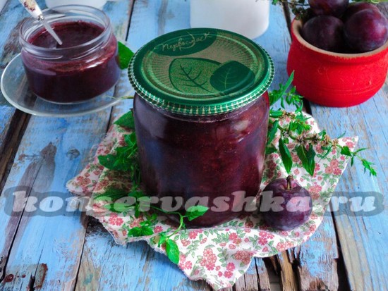 закатываем банки крышками