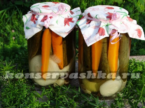 Огурцы с морковью и луком