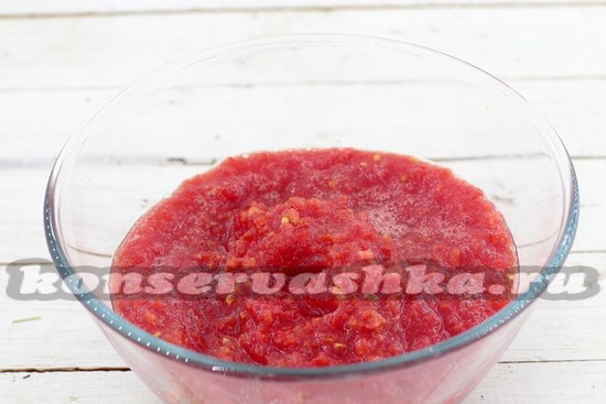 томаты перекрутите на мясорубке