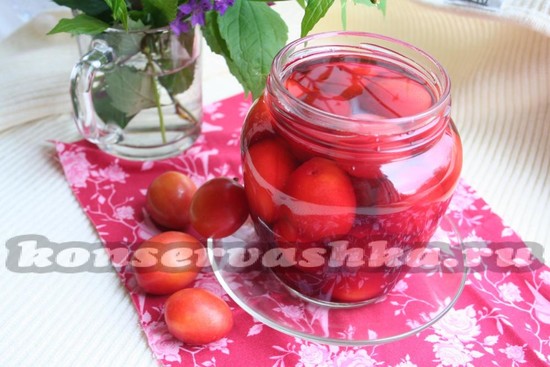 Компот из алычи на зиму с косточкой, рецепт
