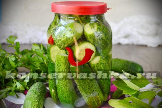 Солёные огурцы в банках холодным способом без уксуса