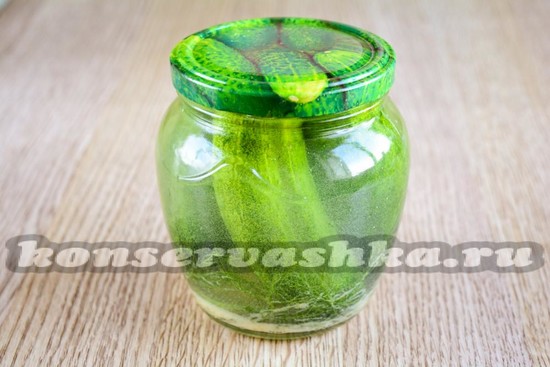 закрутить крышкой