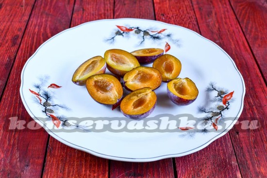 нарезать сливы