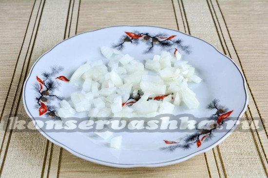 лук нарезать