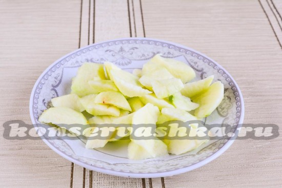 Нарезать яблоки