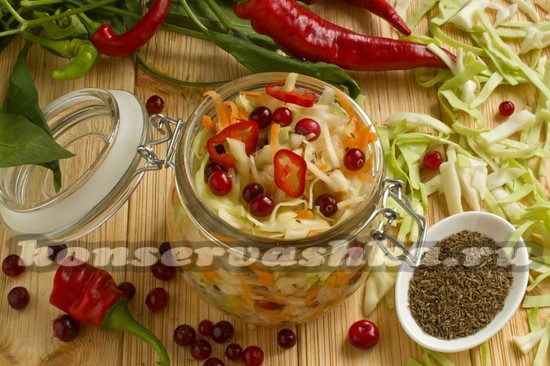 Рецепт капусты квашеной с клюквой и чили