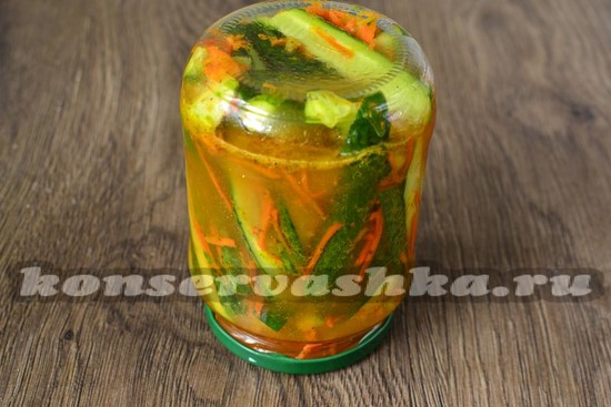 закатать банки крышками