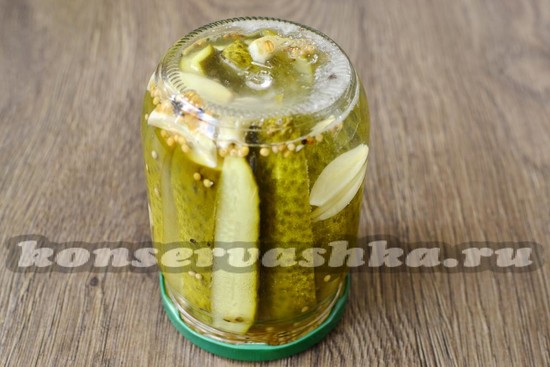 закатать банки крышками