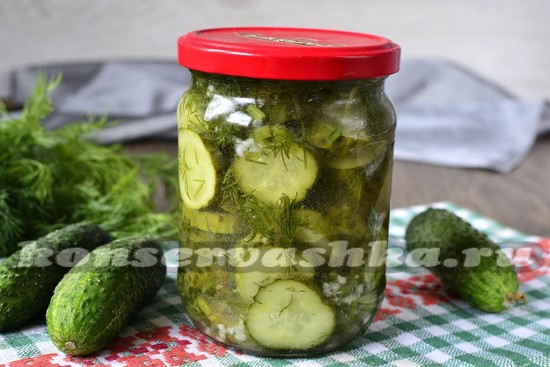 как приготовить хрустящие маринованные огурцы в банках на зиму