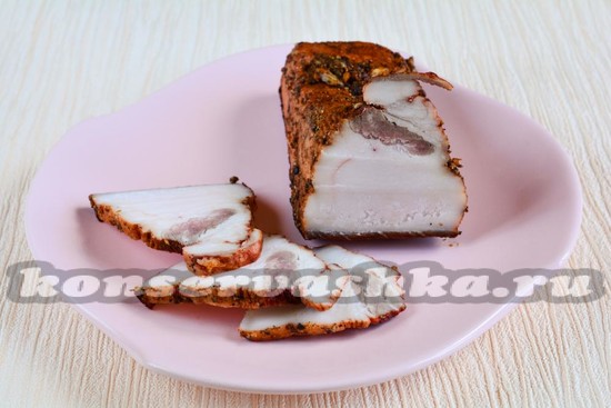 Нарезать сало кусочками