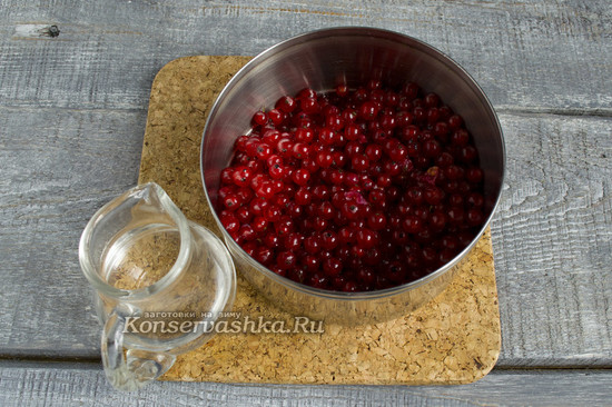 Выкладываем в кастрюлю