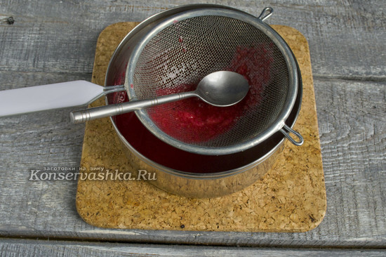 Протираем через сито