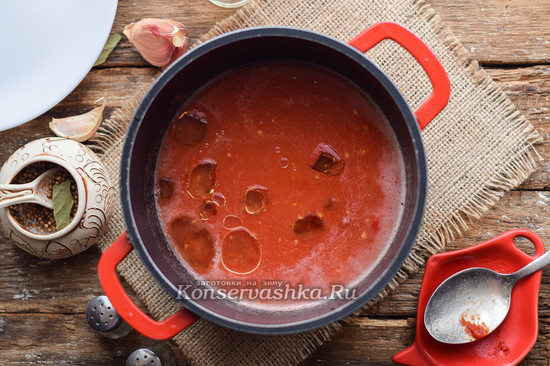 Выкладываем в кастрюлю