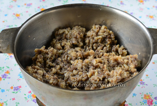 Перекрутить через мясорубку
