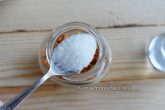 насыпьте сахар