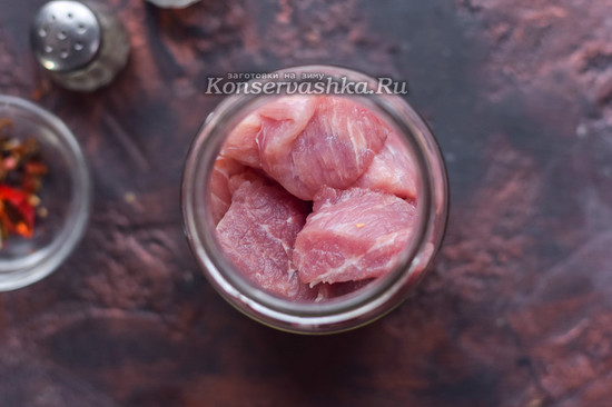 Выкладываем мясо