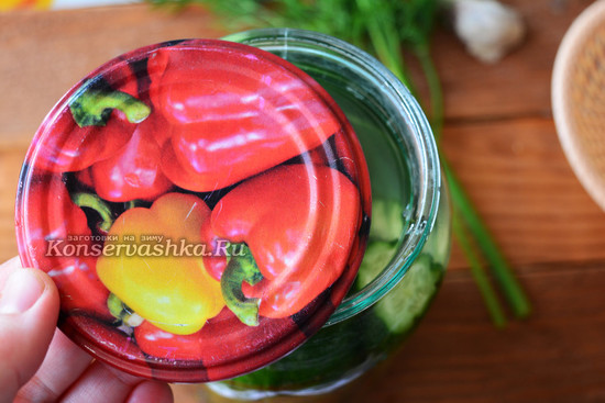 закупориваем банки крышками